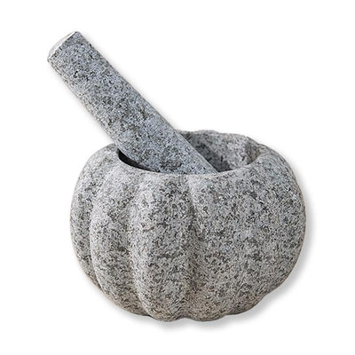 Mortier et pilon en roche de granit sculptée