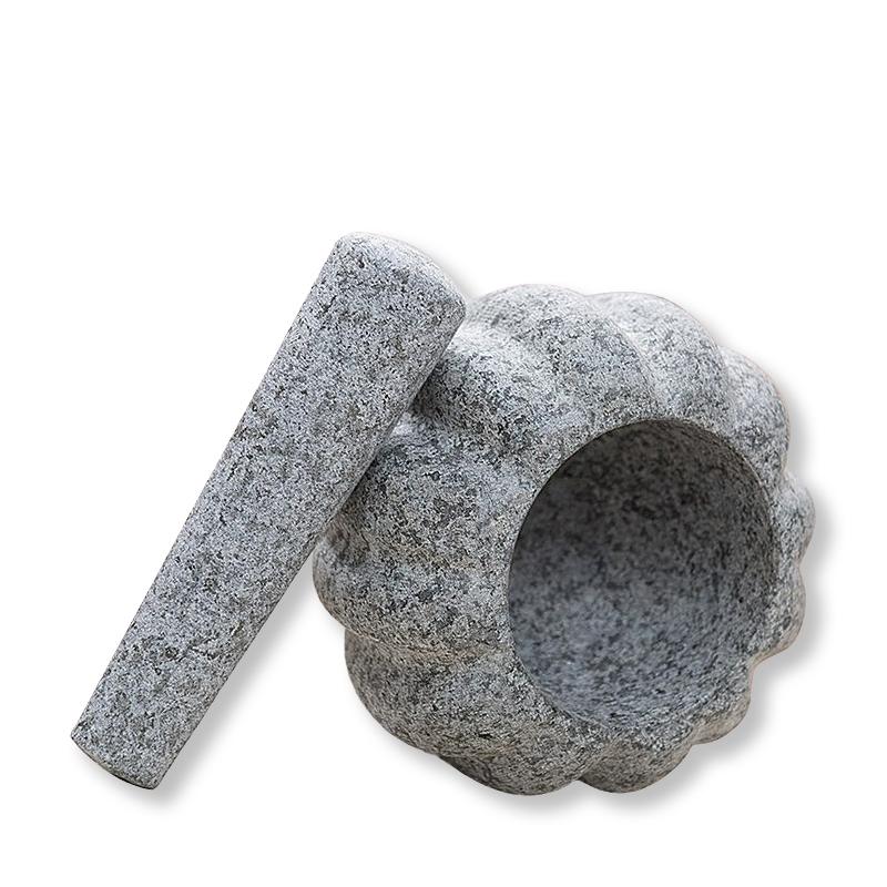 Mortier et pilon en granit sculpté